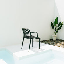 FRIGGA Outdoor Armchair เก้าอี้รับประทานอาหาร มีที่วางแขน พลาสติก - favchair.